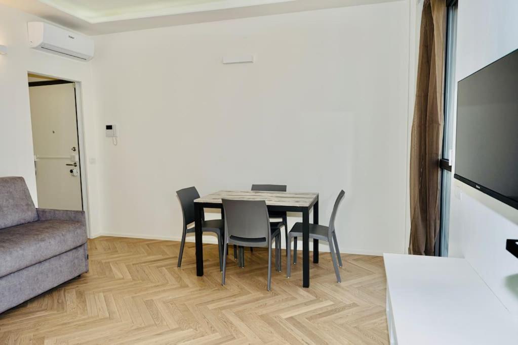 Sky View -Porta Nuova- Appartamento 2 Con Balcone Milan Exterior photo